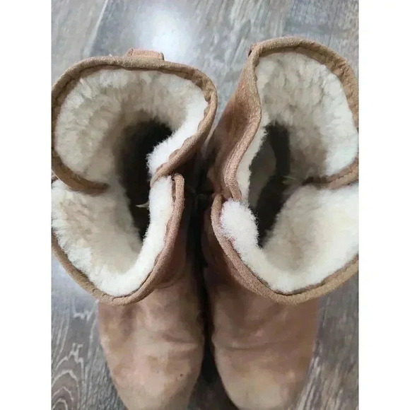 UGGwomens boots size 9.5 - Picture 2 of 9